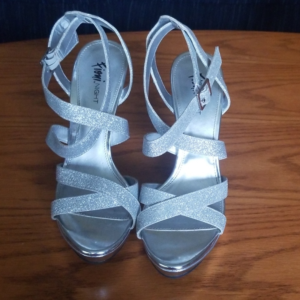 Heels - Picture 2 of 4